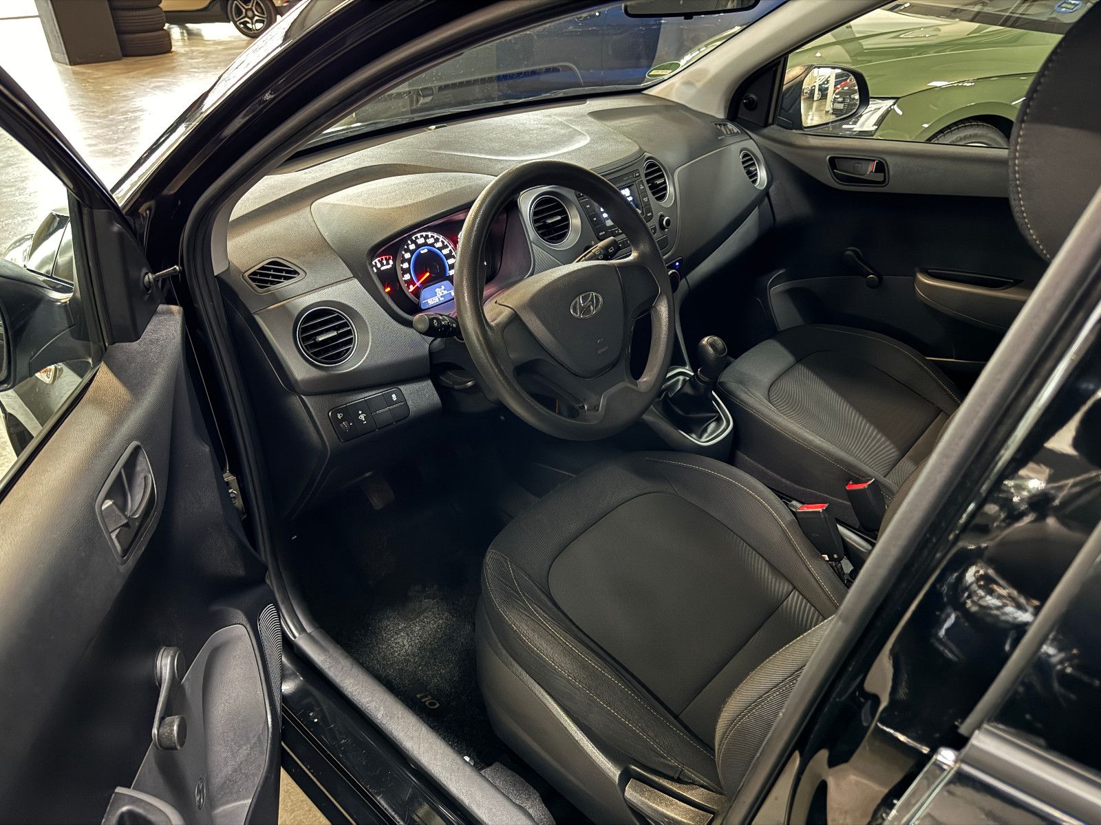 Fahrzeugabbildung Hyundai i10 CLASSIC FACELIFT MODELL TÜV BIS 03.2027