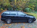 Skoda Octavia Ambiente 1.6 SR Combi Kombi ... - Skoda Octavia aus 2002: Kombi