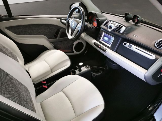 Smart forTwo Brabus Cabrio Navi Tagfahrlicht SHZ 17"Al