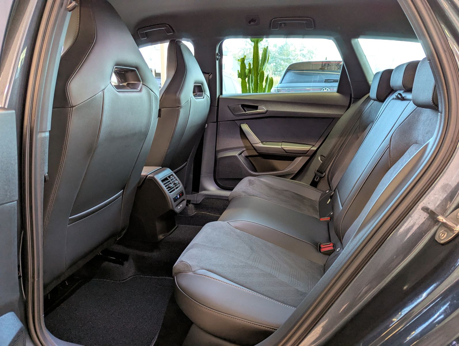 CUPRA Leon 2.0 TDI Intelligent-Dynamic-Edge-Pake Cam - Image 13