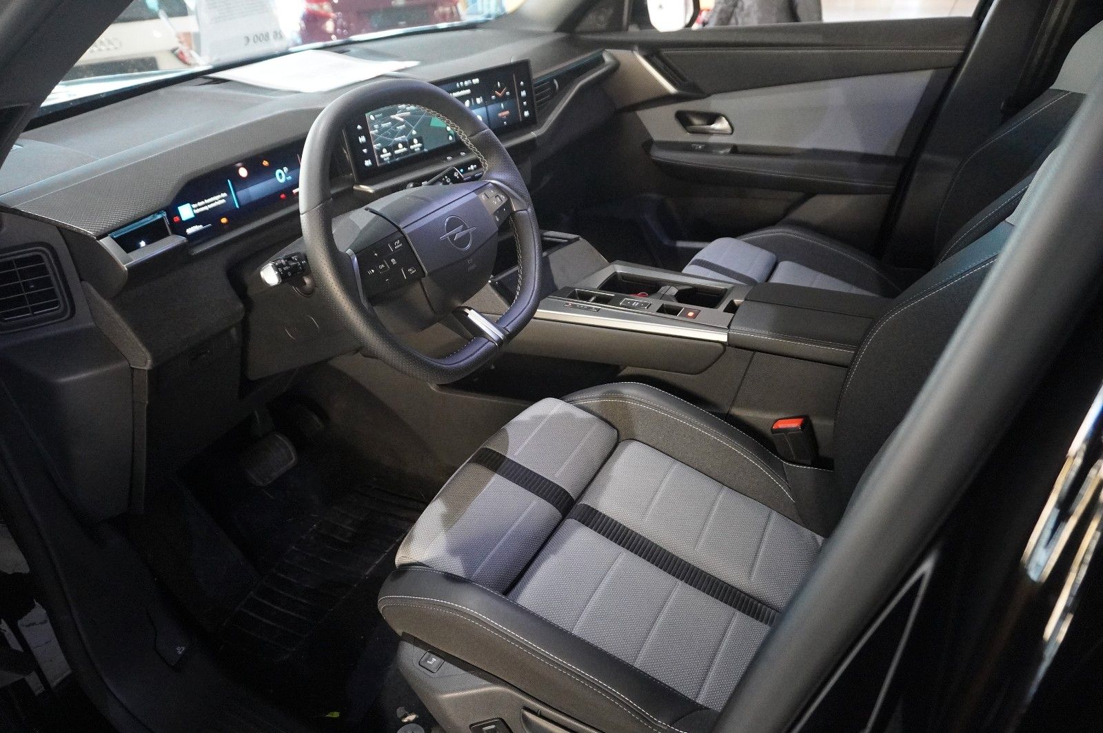 Fahrzeugabbildung Opel Grandland B 1.2 48V GS MHD LED-MATRIX/KAMERA/SHZ