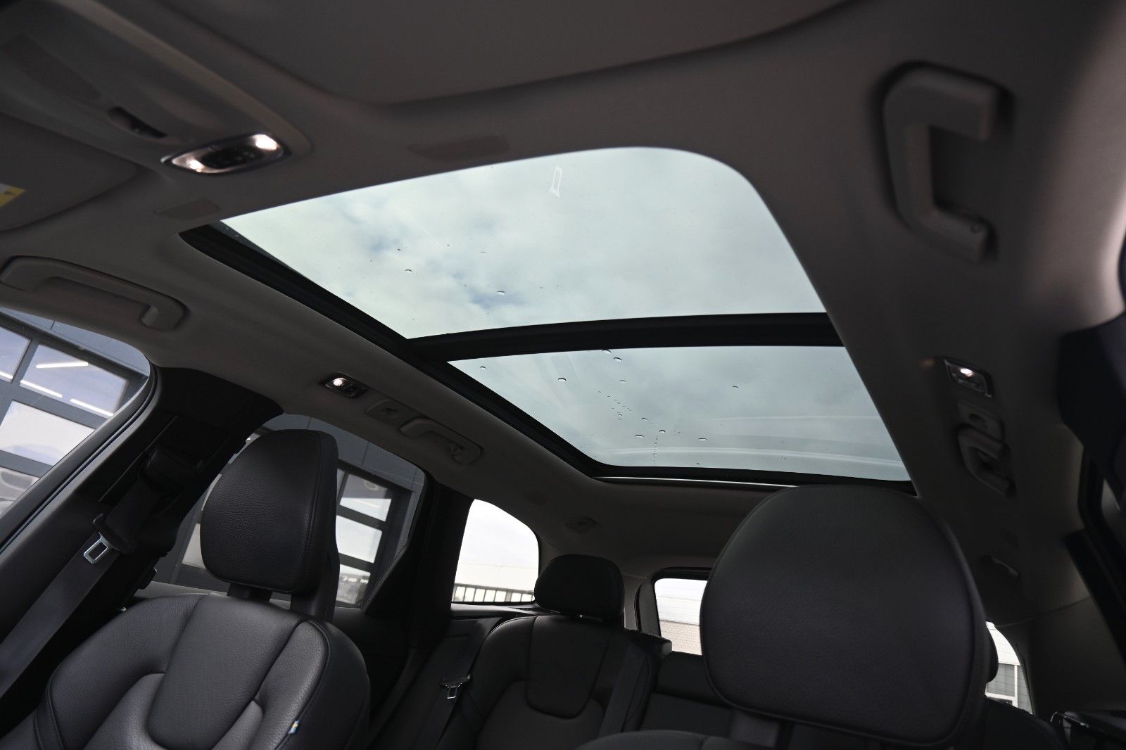 Fahrzeugabbildung Volvo XC60 T8 RC AWD Inscription*PANO*RFK*BLIS*DAB*AHK