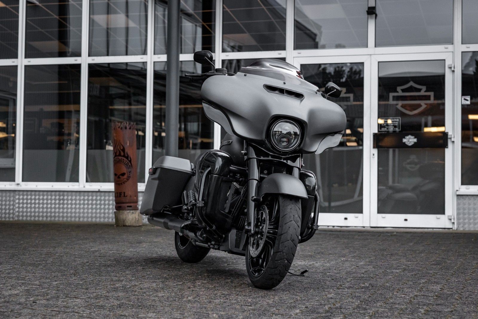 Fahrzeugabbildung Harley-Davidson FLHXS Street Glide 107 Cui - Screaming Eagle APE