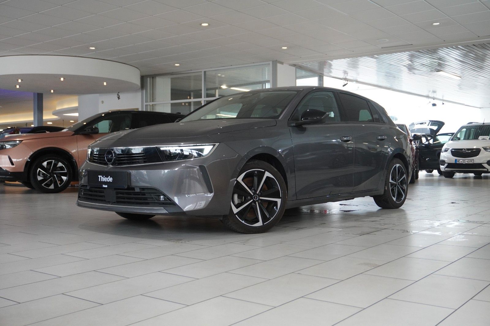 Fahrzeugabbildung Opel Astra L Lim. 1.6 HYBRID BUSINESS NAVI/LED/KAMERA