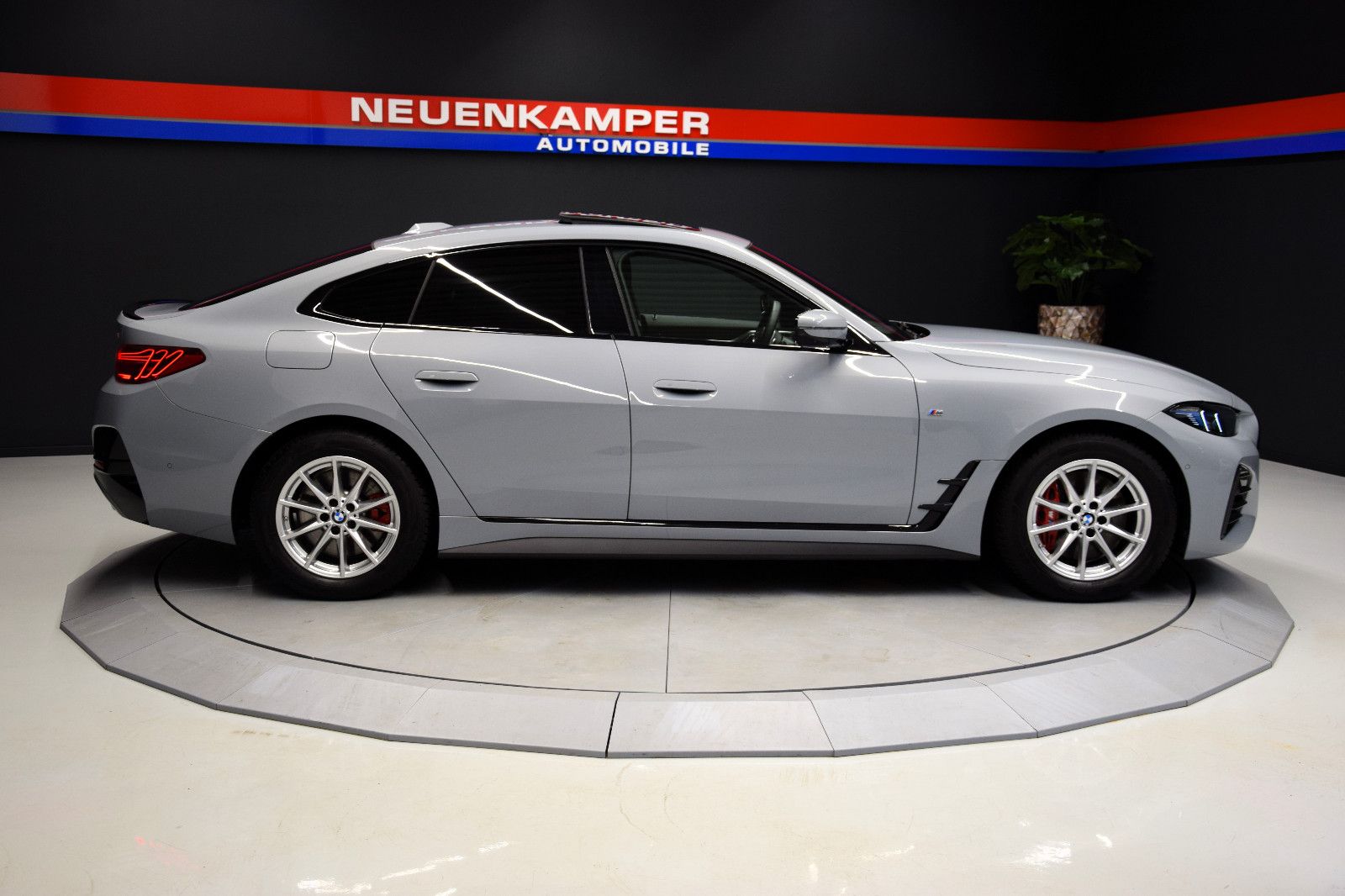 Fahrzeugabbildung BMW 420i Gran Coupe M Sportpaket GSHD HuD Facelift