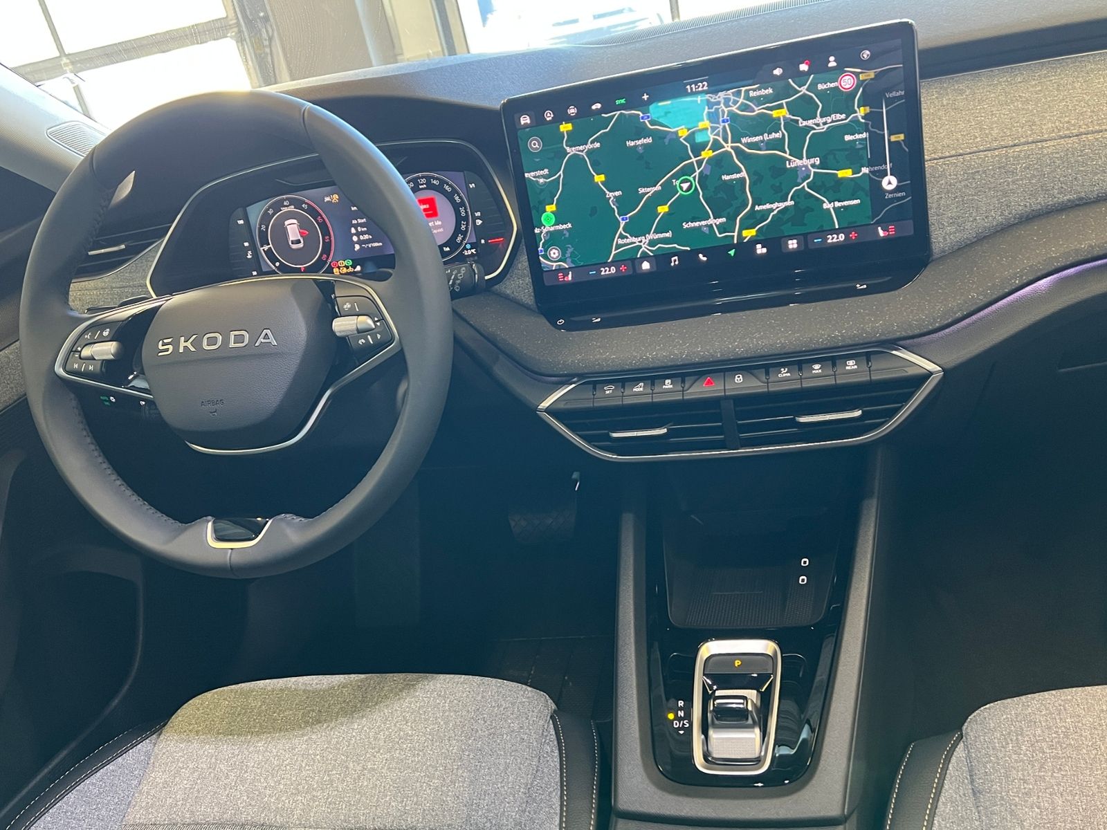 Fahrzeugabbildung SKODA Octavia Combi TOUR 2.0 TDI DSG *AHK, Travel Assi