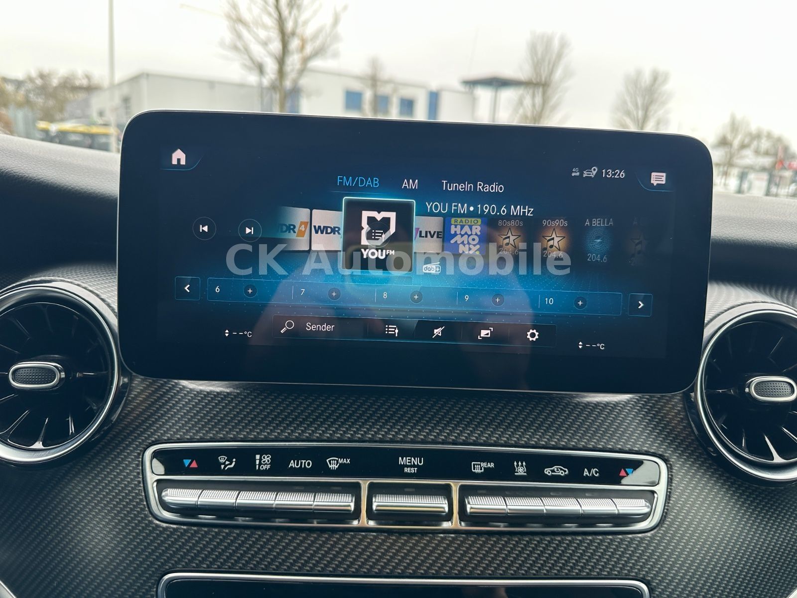 Fahrzeugabbildung Mercedes-Benz V 300 Avantgarde Edition AMG-LIne 4Matic Lang