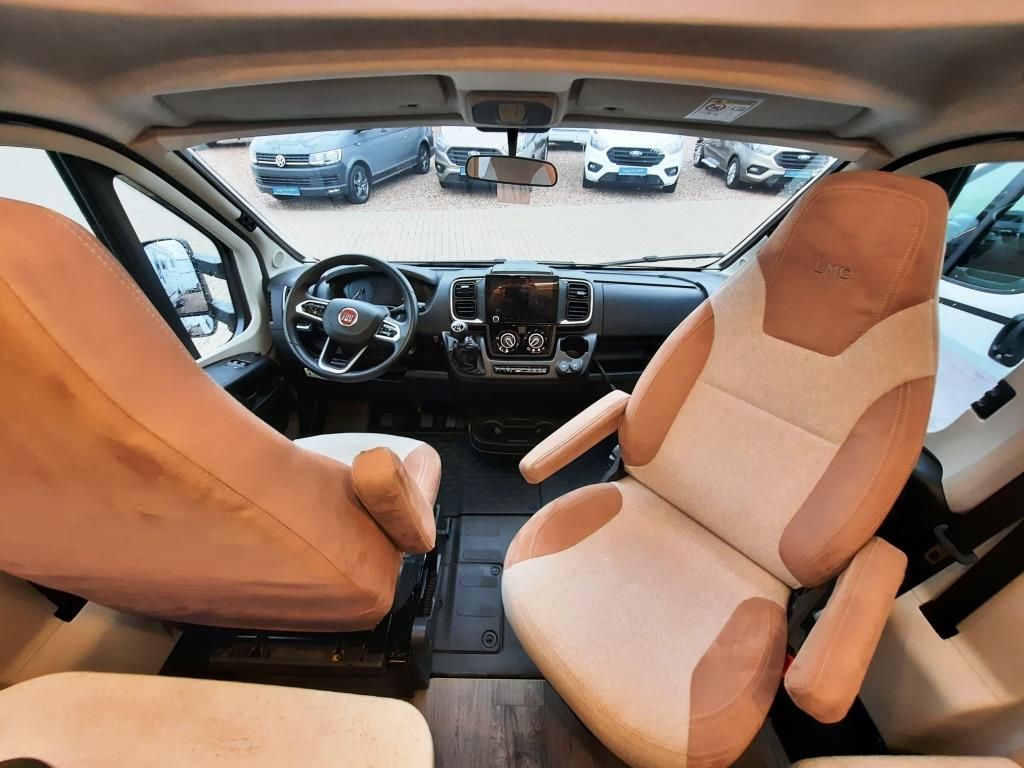 Fahrzeugabbildung LMC Cruiser V 646 G Solar/Rüfa/Sat/TV