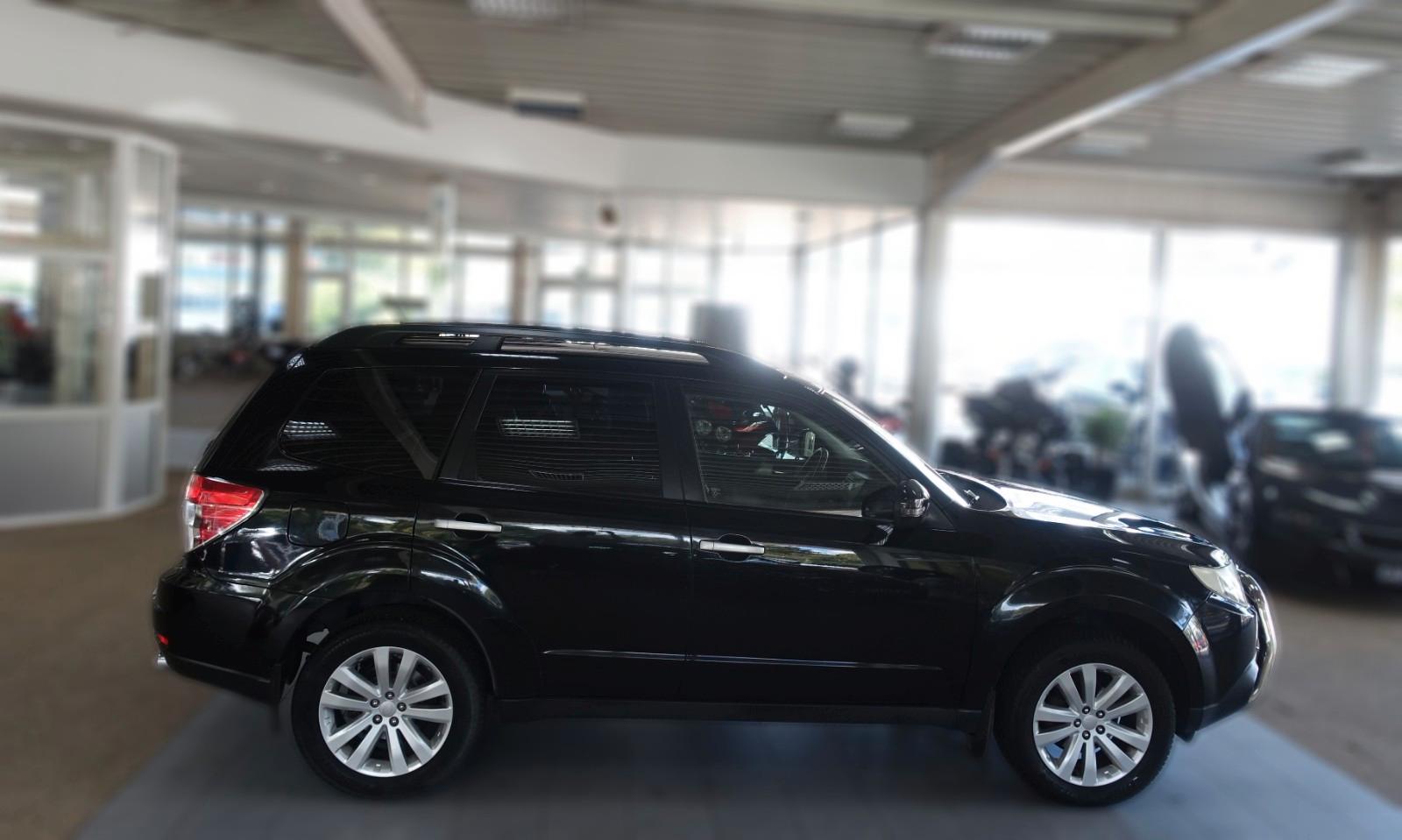 SUBARU FORESTER 2.0 150ch 4X4 EXCLUSIVE - CUIR - TOIT OUVRANT - CAMÉRA DE RECUL - XÉNON - SIÈGES CHAUFFANTS