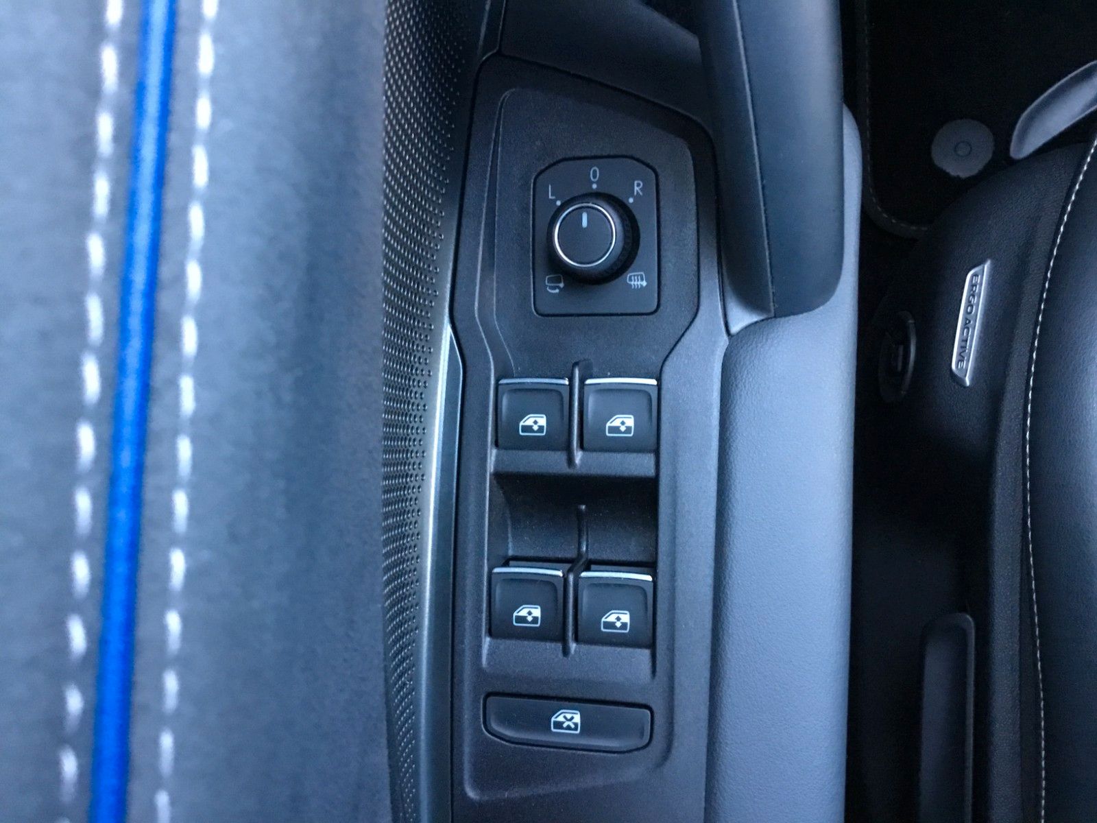Fahrzeugabbildung Volkswagen Tayron 2.0TDI DSG 4M R-Line+Standh.+AHK+Pano+20"