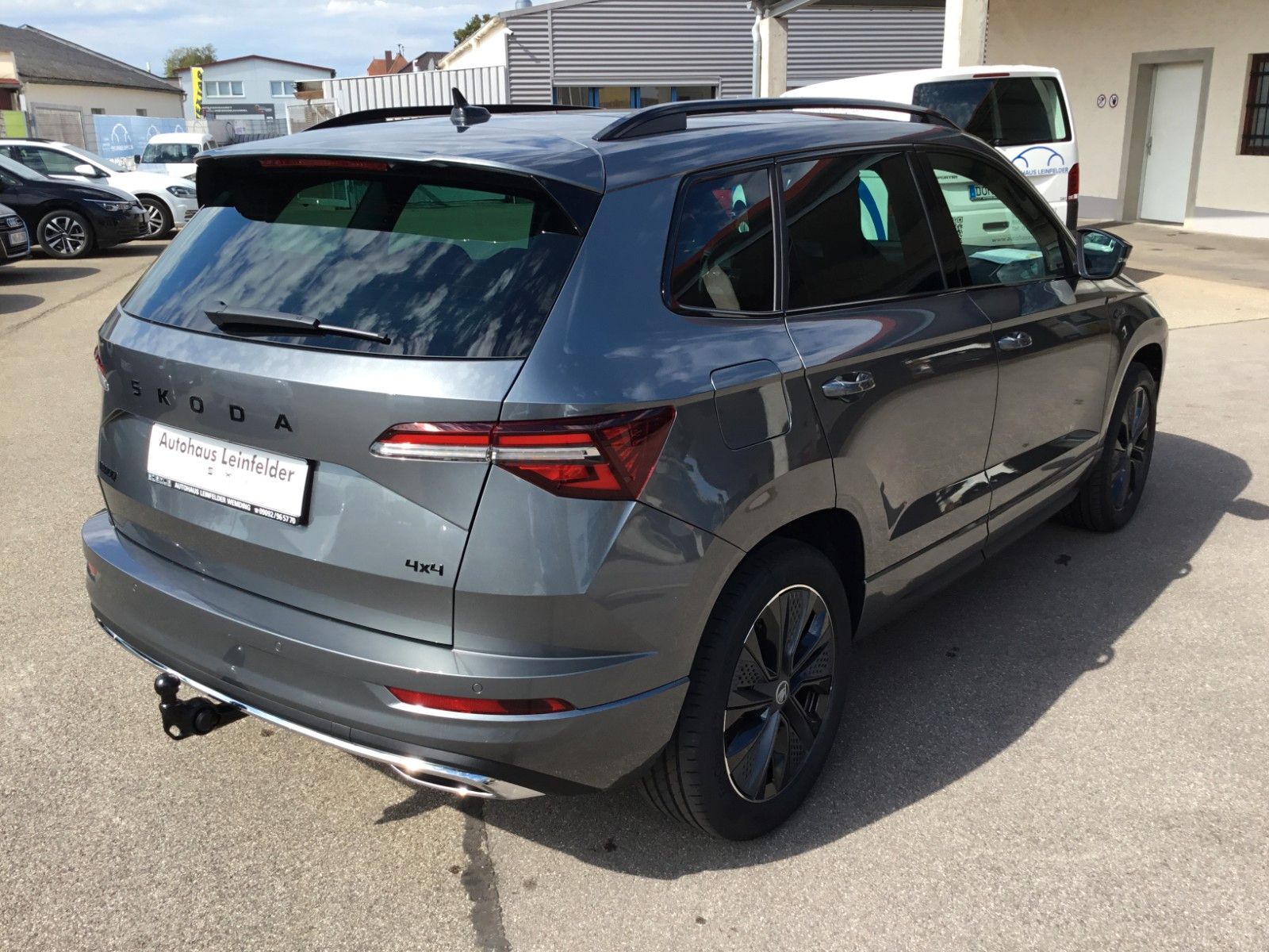 Fahrzeugabbildung SKODA Karoq 2.0l TSI DSG 4x4 Sportline+AHK+Matrix+Pano
