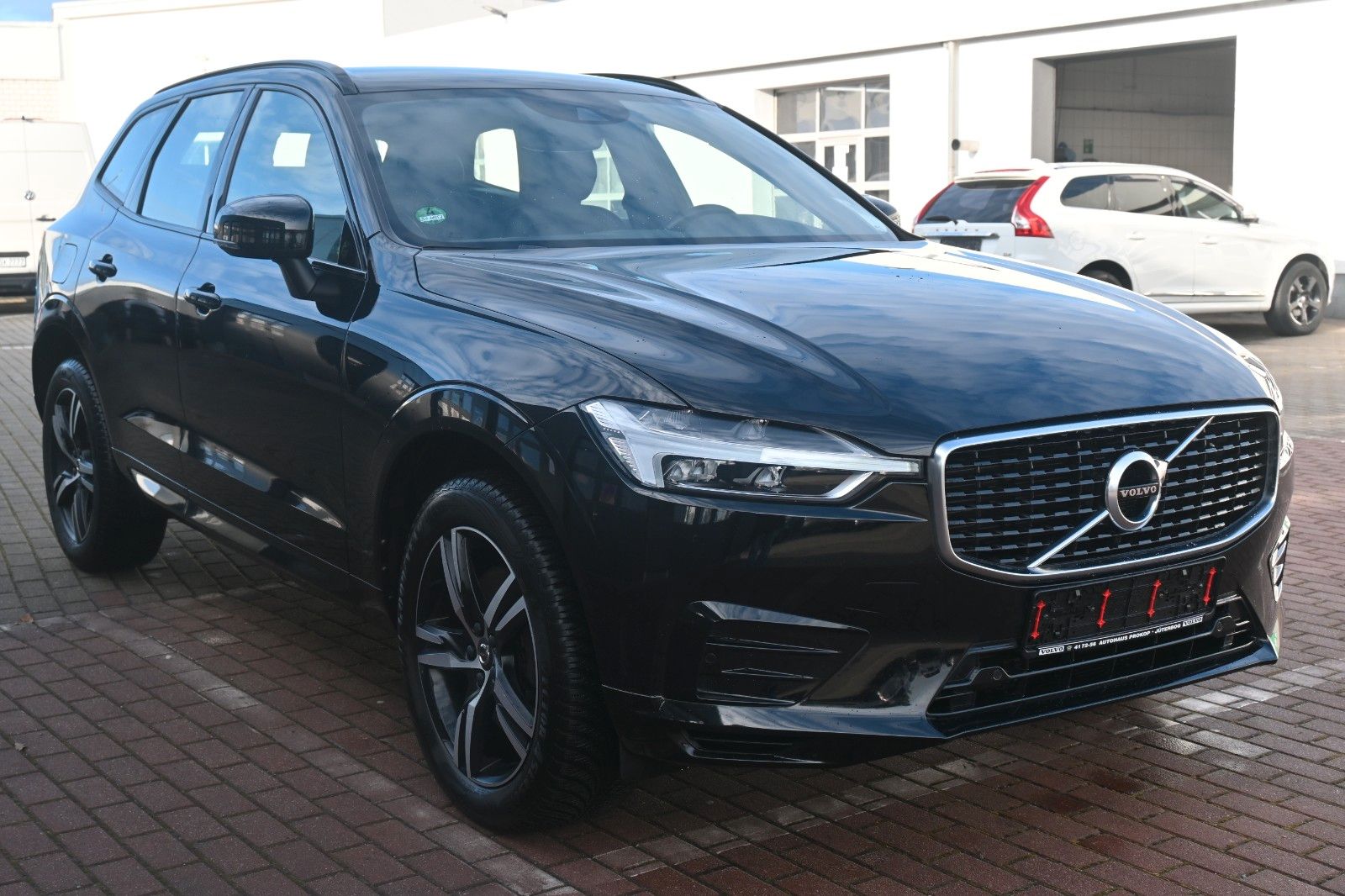 Fahrzeugabbildung Volvo XC60 B4 D Autom AWD R-Design*STDHZG*RFK*ACC