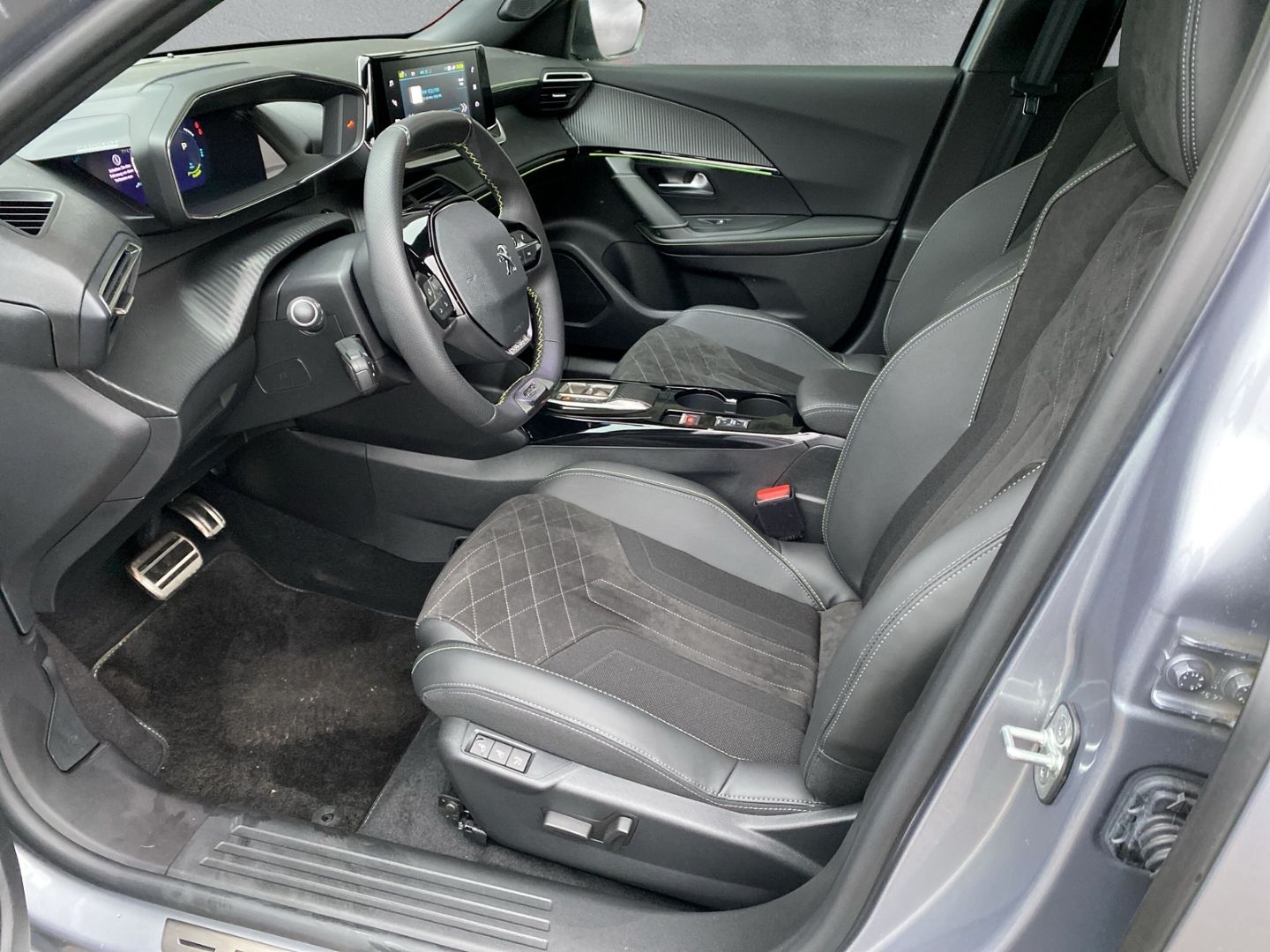 Fahrzeugabbildung Peugeot 2008 e- GT Elektromotor 136 *Sitzheizung*ACC*Kam