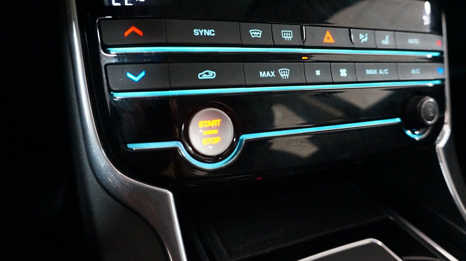 Fahrzeugabbildung Jaguar XE Prestige