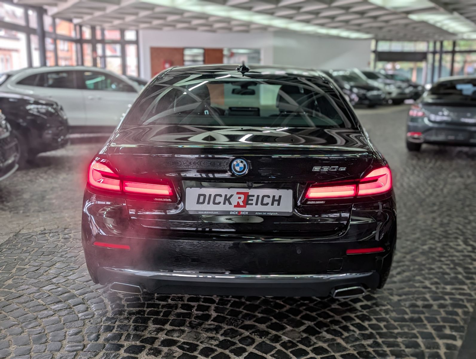 Fahrzeugabbildung BMW 530 e Luxury Line SPORT PANO LED KAM LEDER AHK