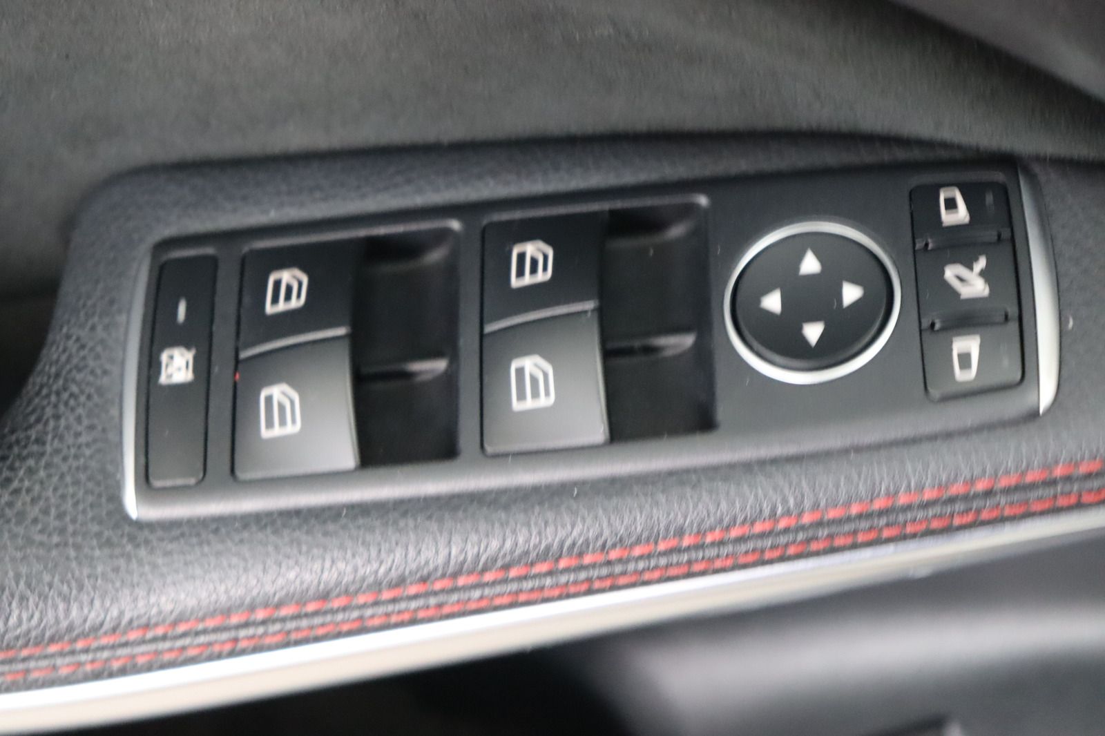 Fahrzeugabbildung Mercedes-Benz GLA 220 d AMG-line * LED * Navi * Pano