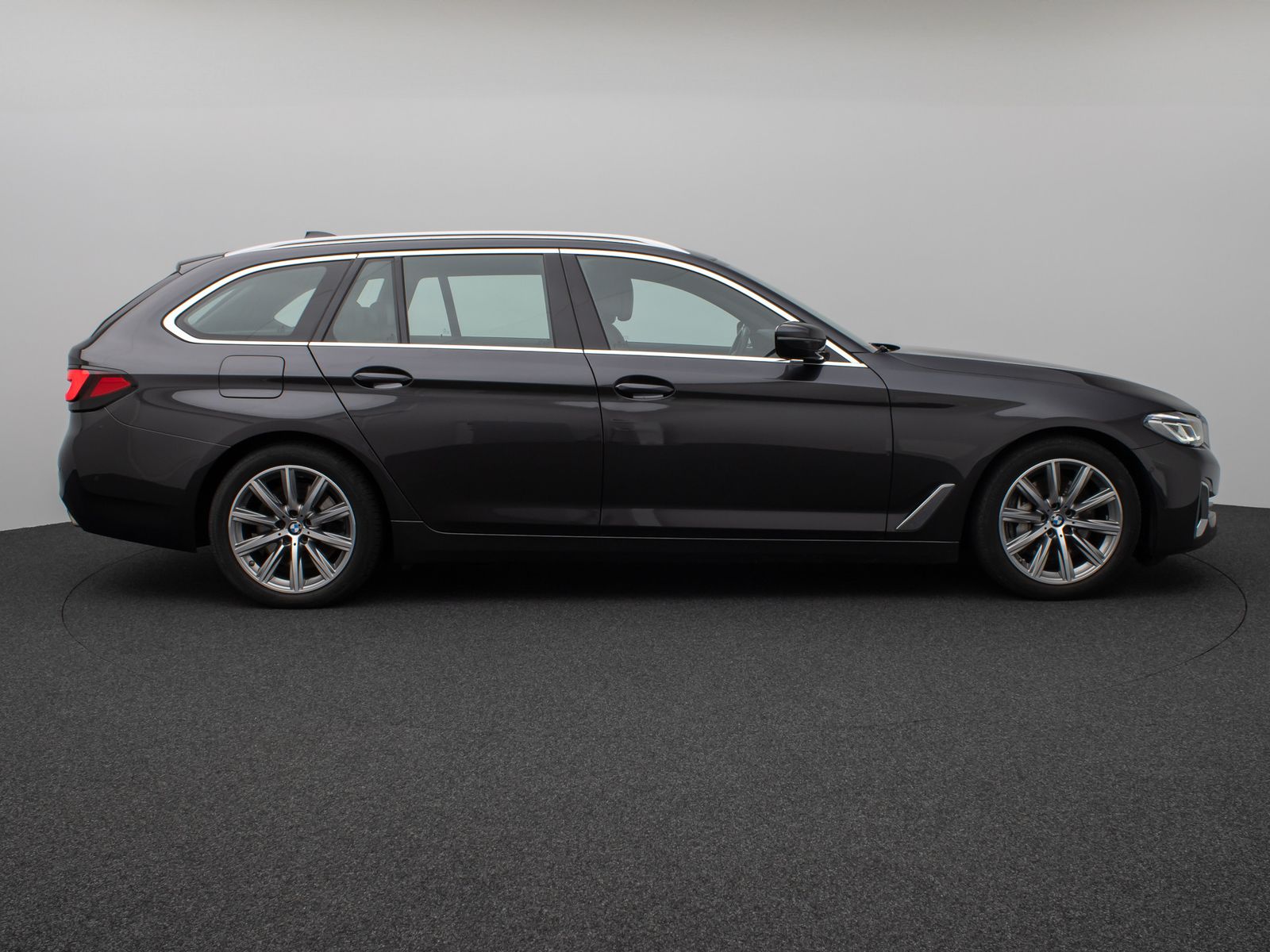 Fahrzeugabbildung BMW 530d xD LuxuryLine Panoram Kamera Laser HUD HiFi