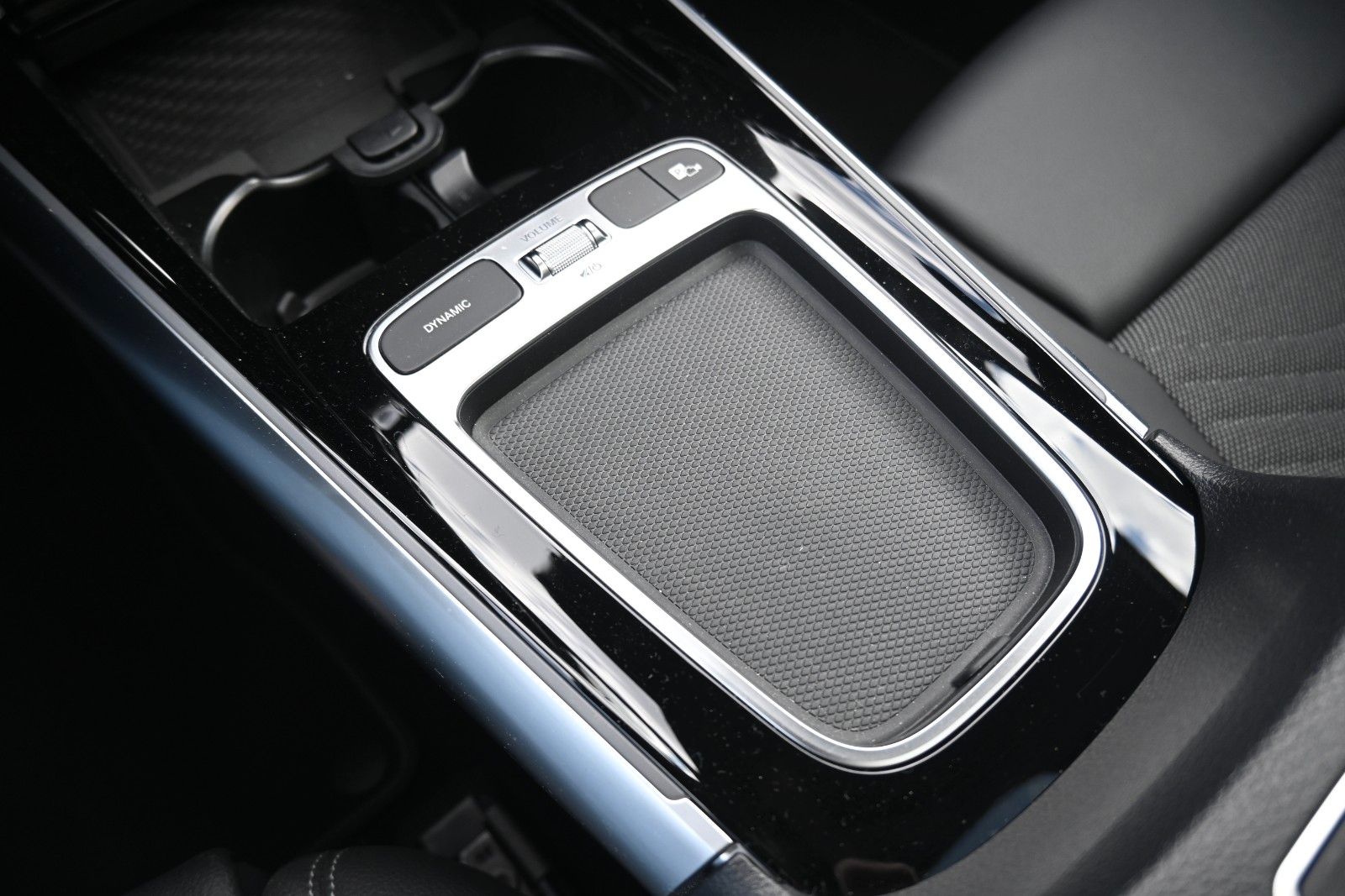 Fahrzeugabbildung Mercedes-Benz GLA 200 DKG Progressive*PANO*CAM*Totw.*AHK
