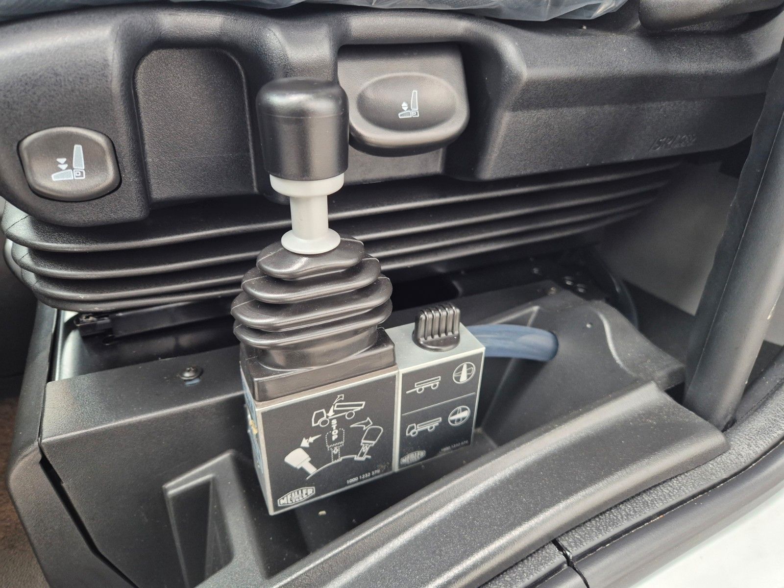 Fahrzeugabbildung Iveco Eurocargo ML80E21 Meiller Kipper 2x AHK 3 Sitze