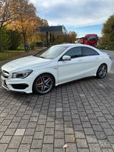 Mercedes-Benz CLA 45 AMG Perf. Klappenauspuff - weiße Mercedes-Benz CLA 45 AMG