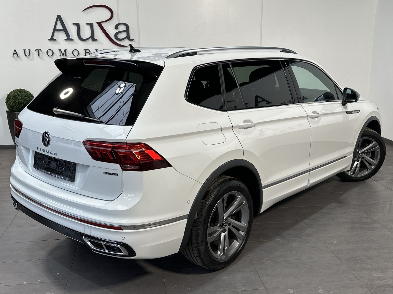 Fahrzeugabbildung Volkswagen Tiguan Allspace R-Line 4M NAV+LED+HEAD-UP+AHK+VC