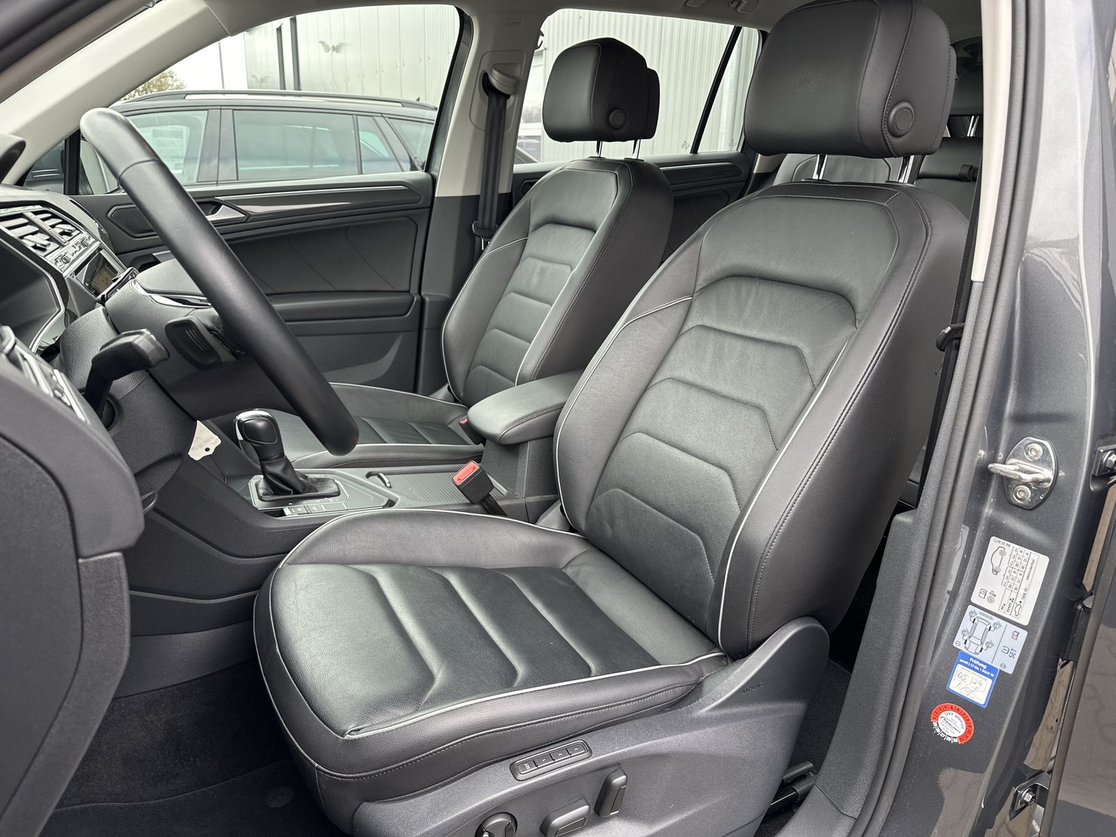 Fahrzeugabbildung Volkswagen Tiguan 2.0 TDI DSG HL NAV+LED+ACC+KAM+HUD+VC+PP