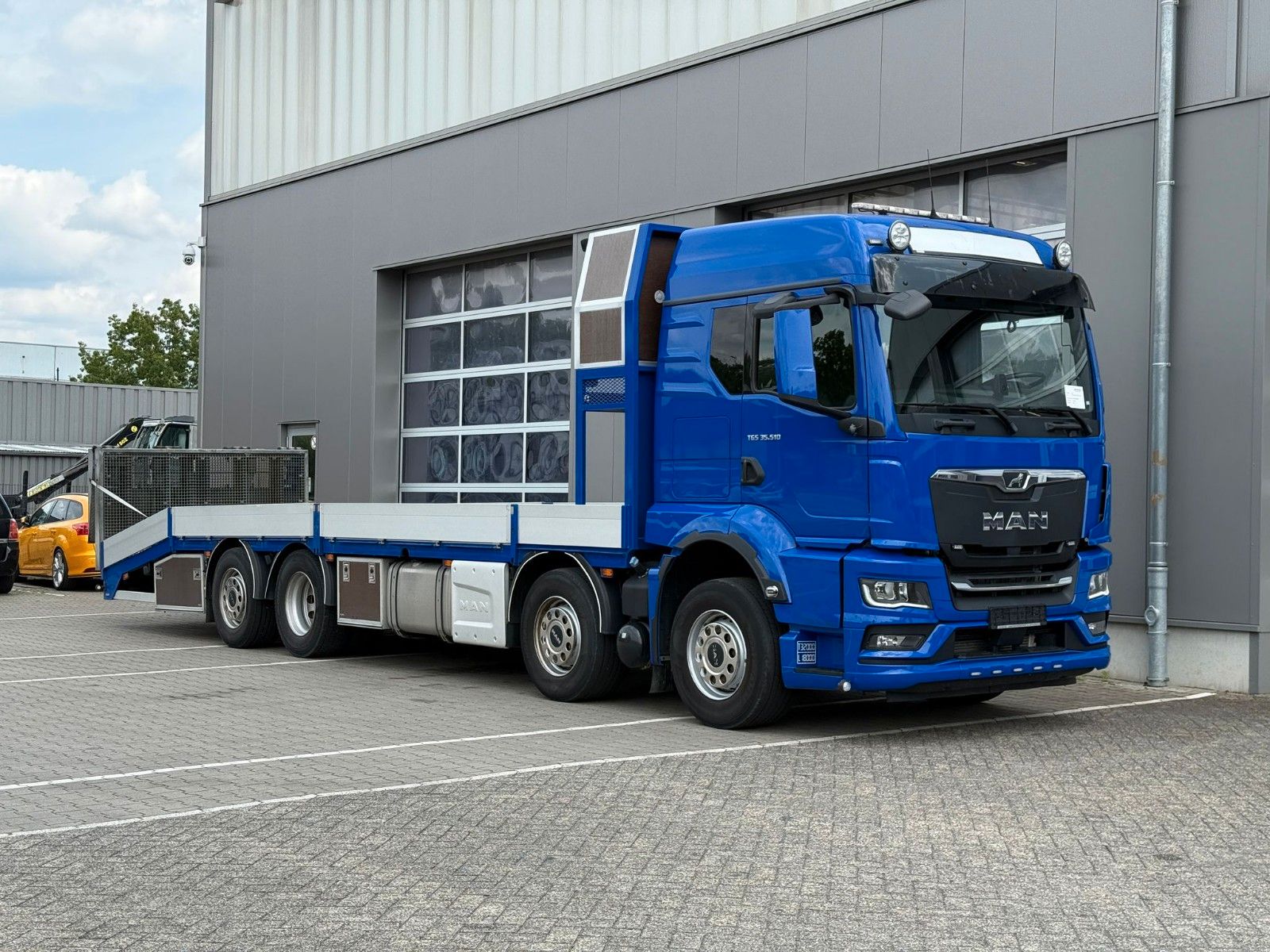 Fahrzeugabbildung MAN TGS 35.510 8x2 Maschinentransporter & Retarder