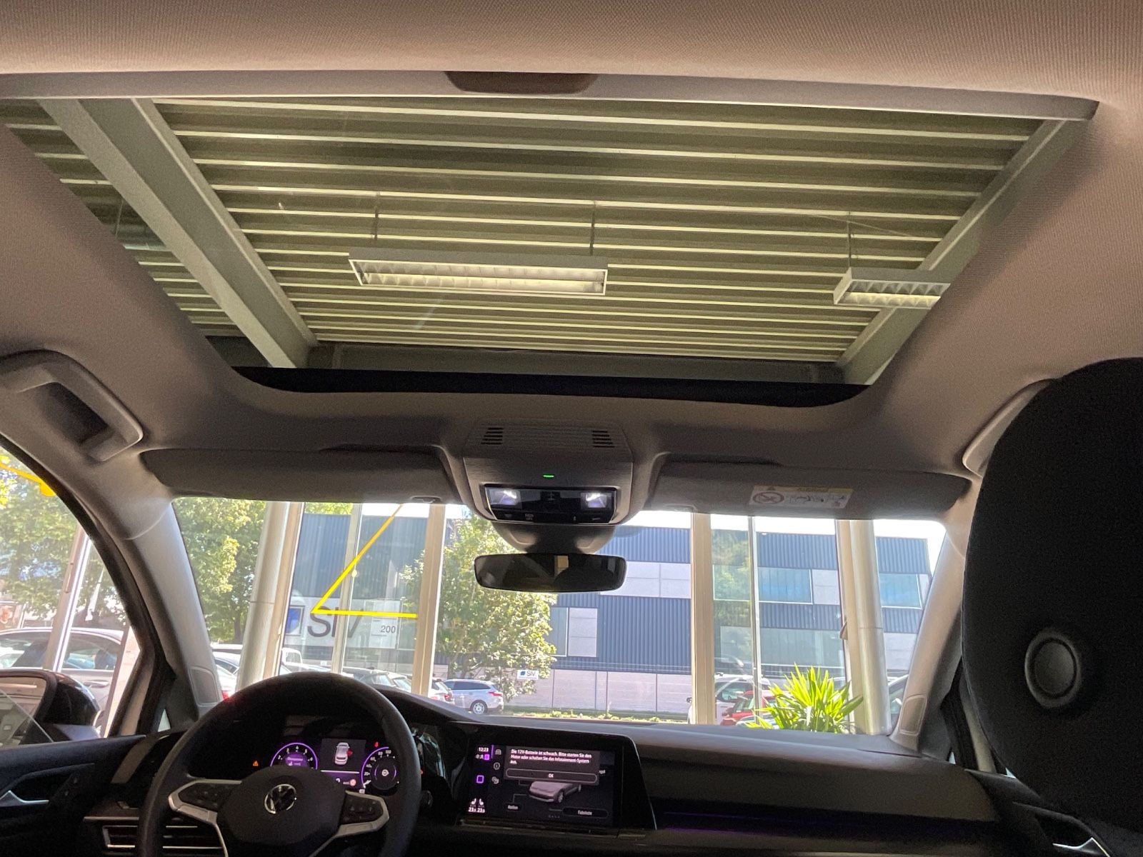 Fahrzeugabbildung Volkswagen Golf VIII Lim. United eTSI