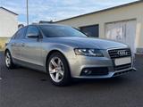 Audi A4 b8  Automatik 2.0 - Audi A4 mit Benzin-Antrieb: Limousine, 2.8