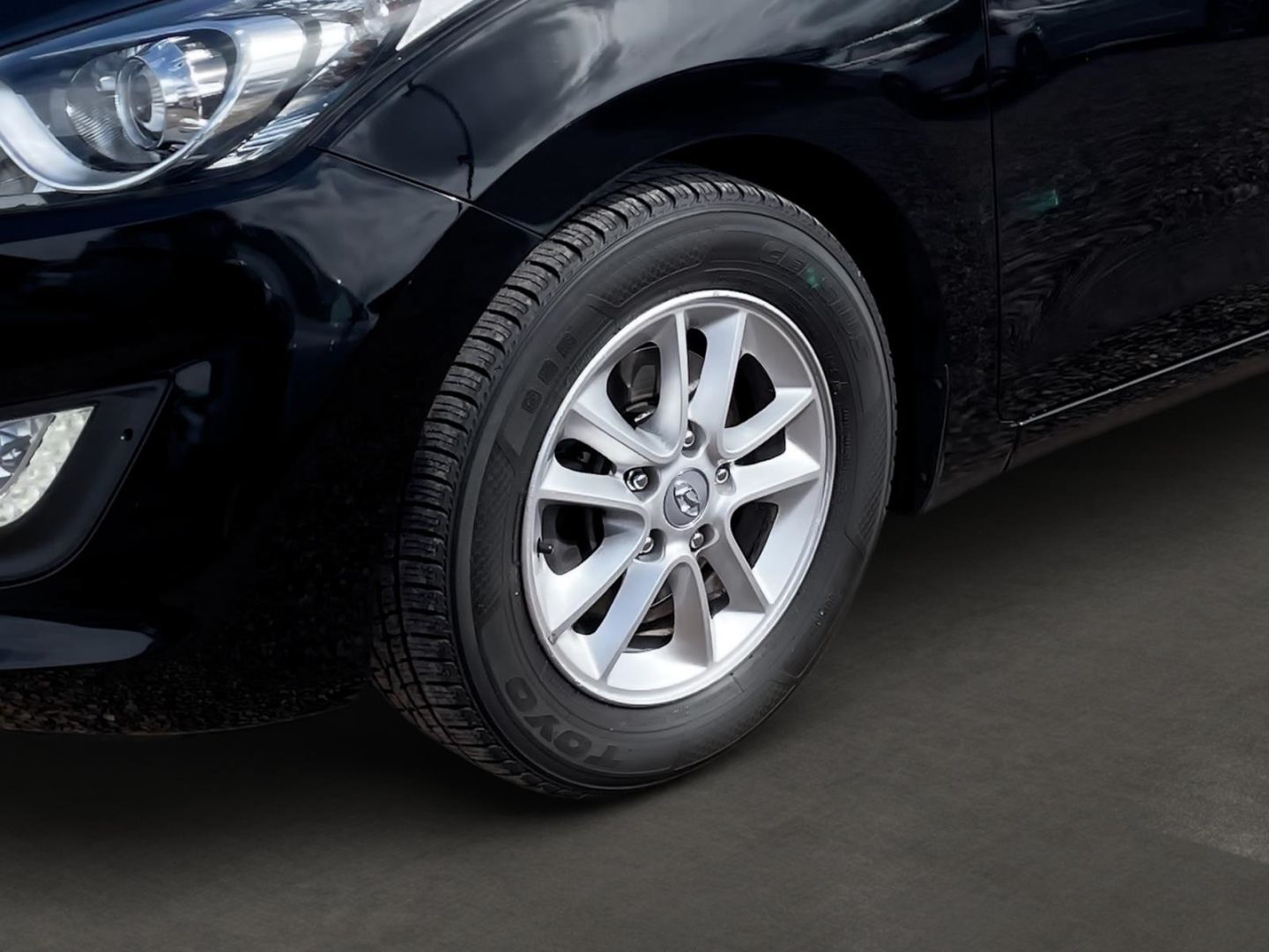 Fahrzeugabbildung Hyundai i30 1.4 Trend mit Allwetterreifen