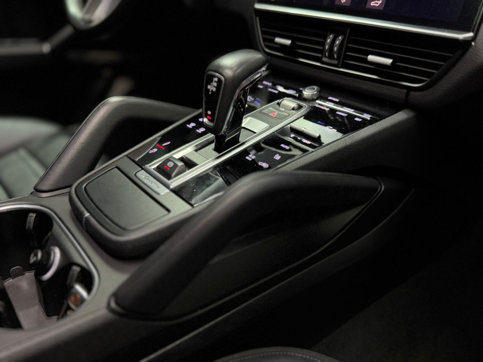 Fahrzeugabbildung Porsche Cayenne Coupe Basis |LED|LUFT|STDHZ