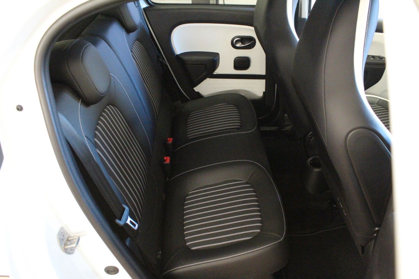 Fahrzeugabbildung Renault Twingo E-Tech 100% elektrisch*Plus Winterräder