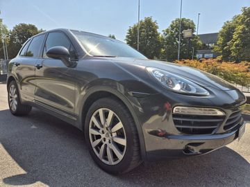 Porsche Cayenne - 1