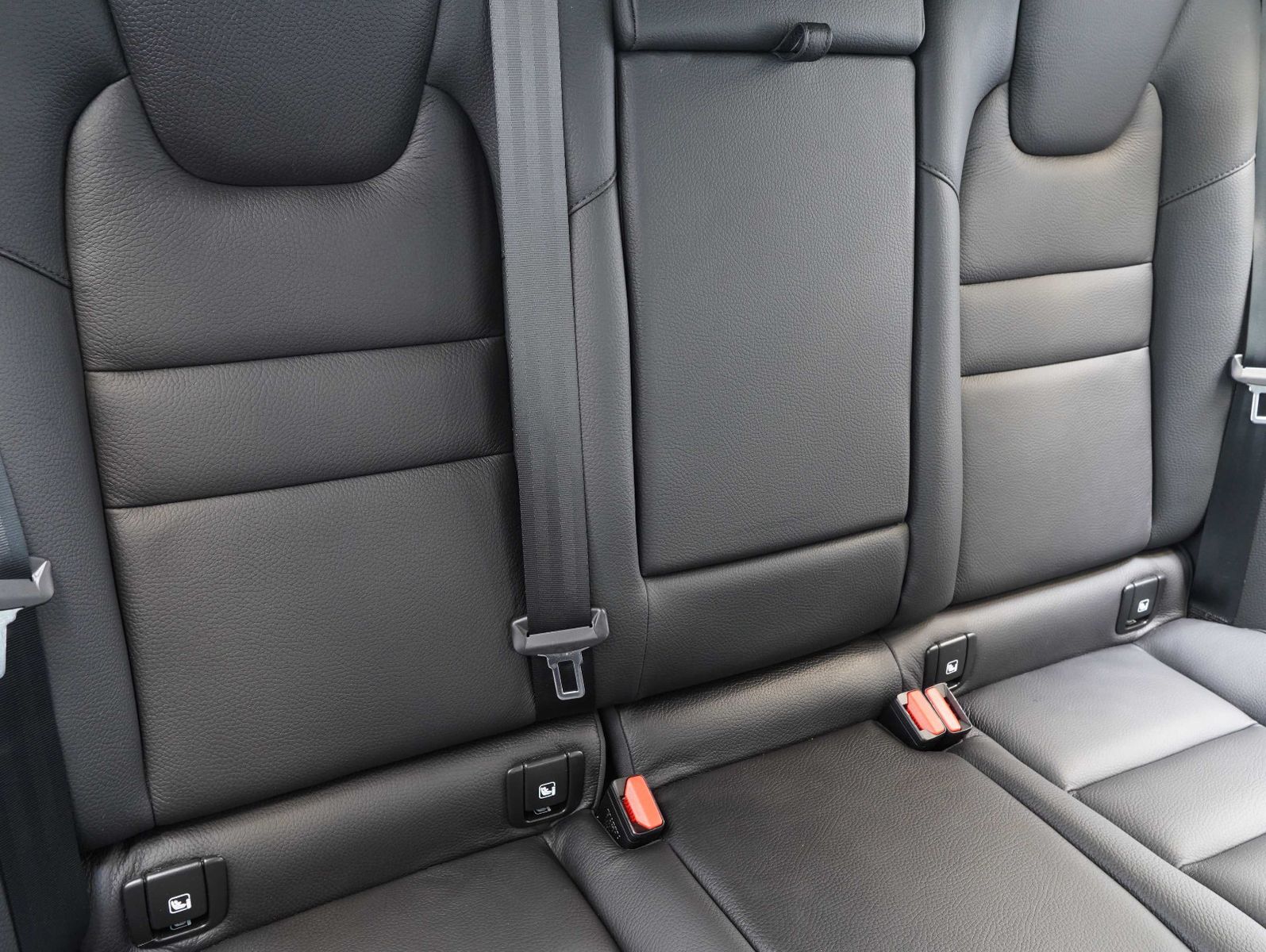 Fahrzeugabbildung Volvo V60 B4 D Plus Dark LEDER/NAVI/LED/ILS/CAM
