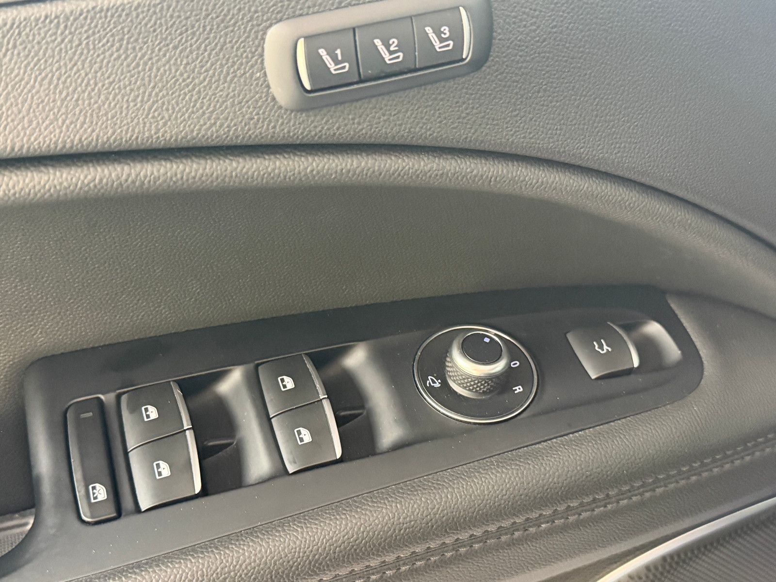 Fahrzeugabbildung Alfa Romeo Stelvio Ti Q4/MEMORY/NAVI/KAMERA/ACC/KLIMA