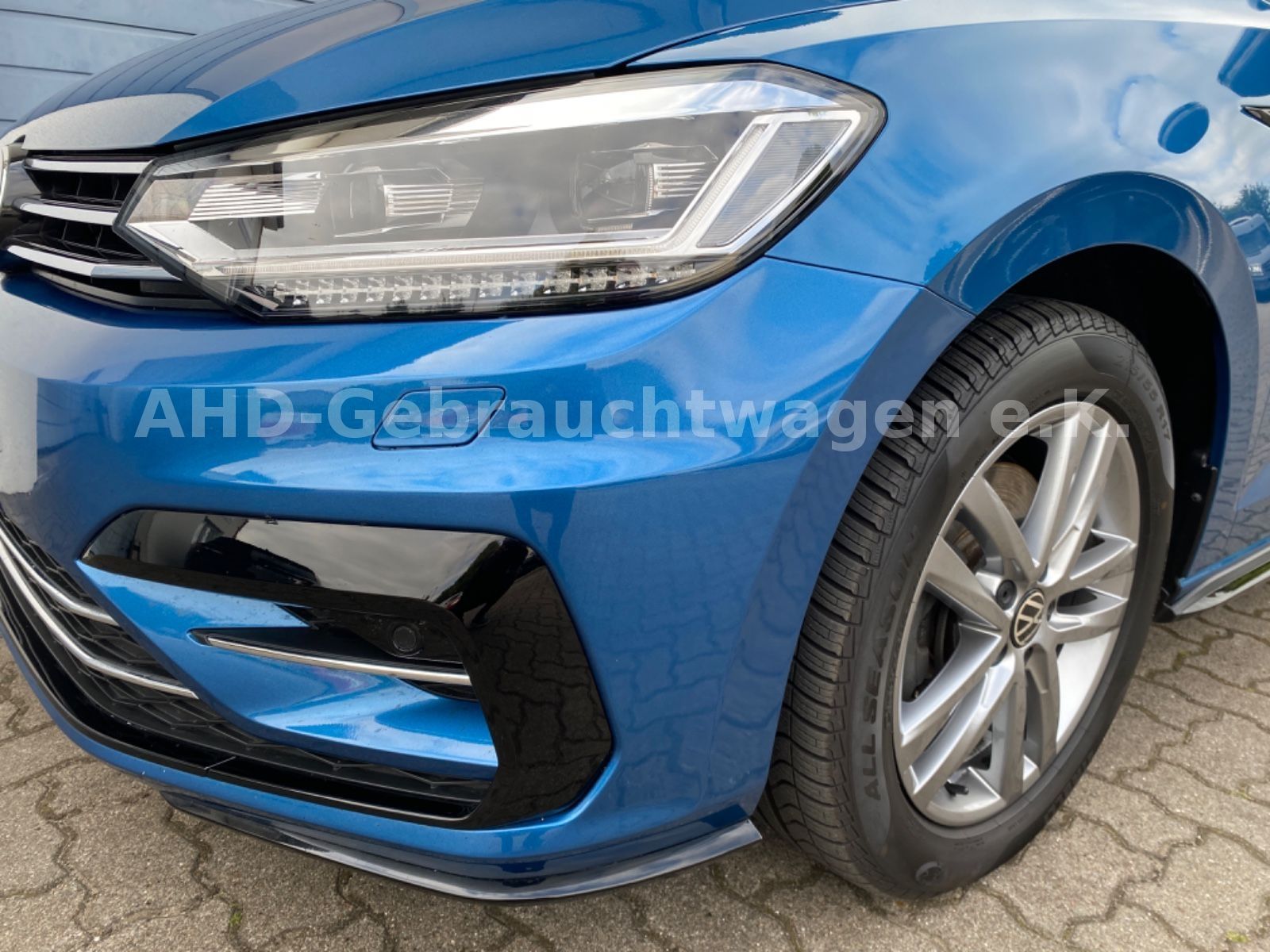 Fahrzeugabbildung Volkswagen Touran 1.5 TSI Highline R-Line LED AHK 7-Sitzer