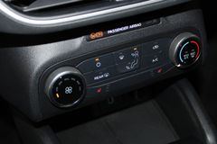 Fahrzeugabbildung Ford Focus 1,5 EB Automatik Turnier Cool&Connect AHK