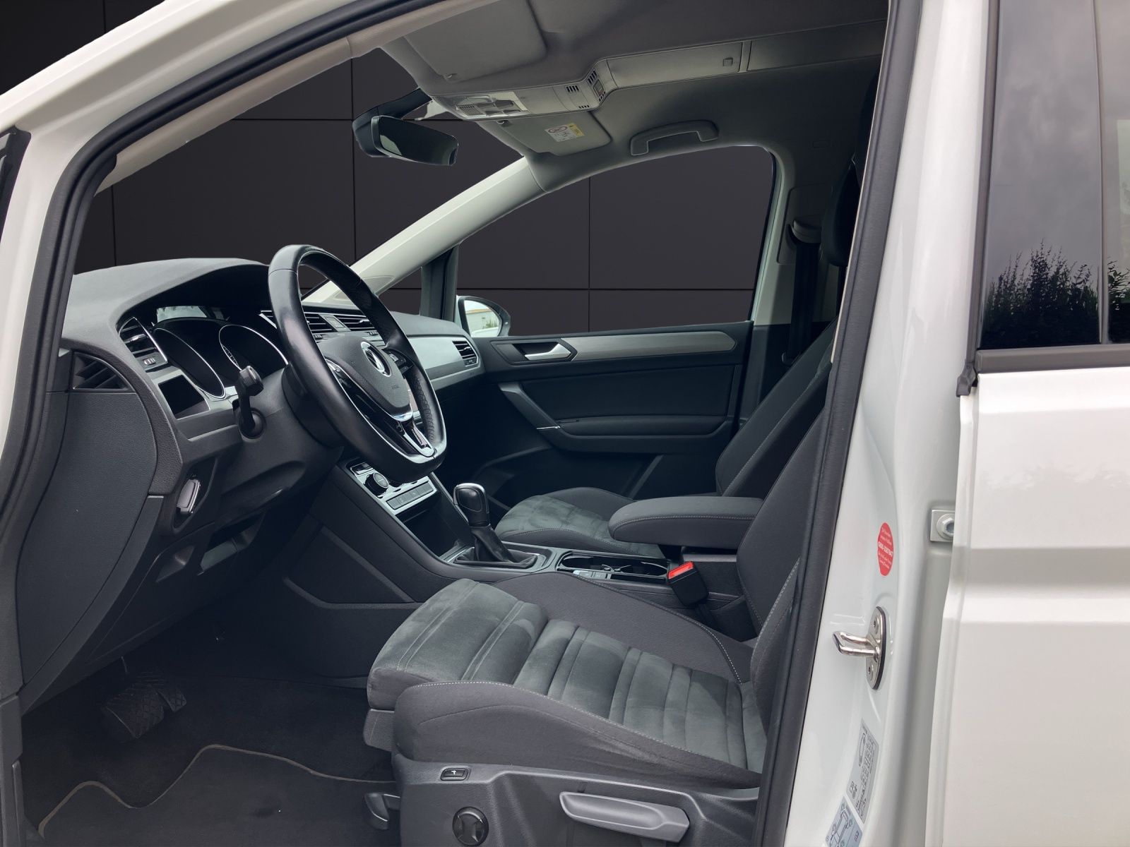 Fahrzeugabbildung Volkswagen Touran Comfortline DSG LED ACC 16" PDC SHZ WeCon