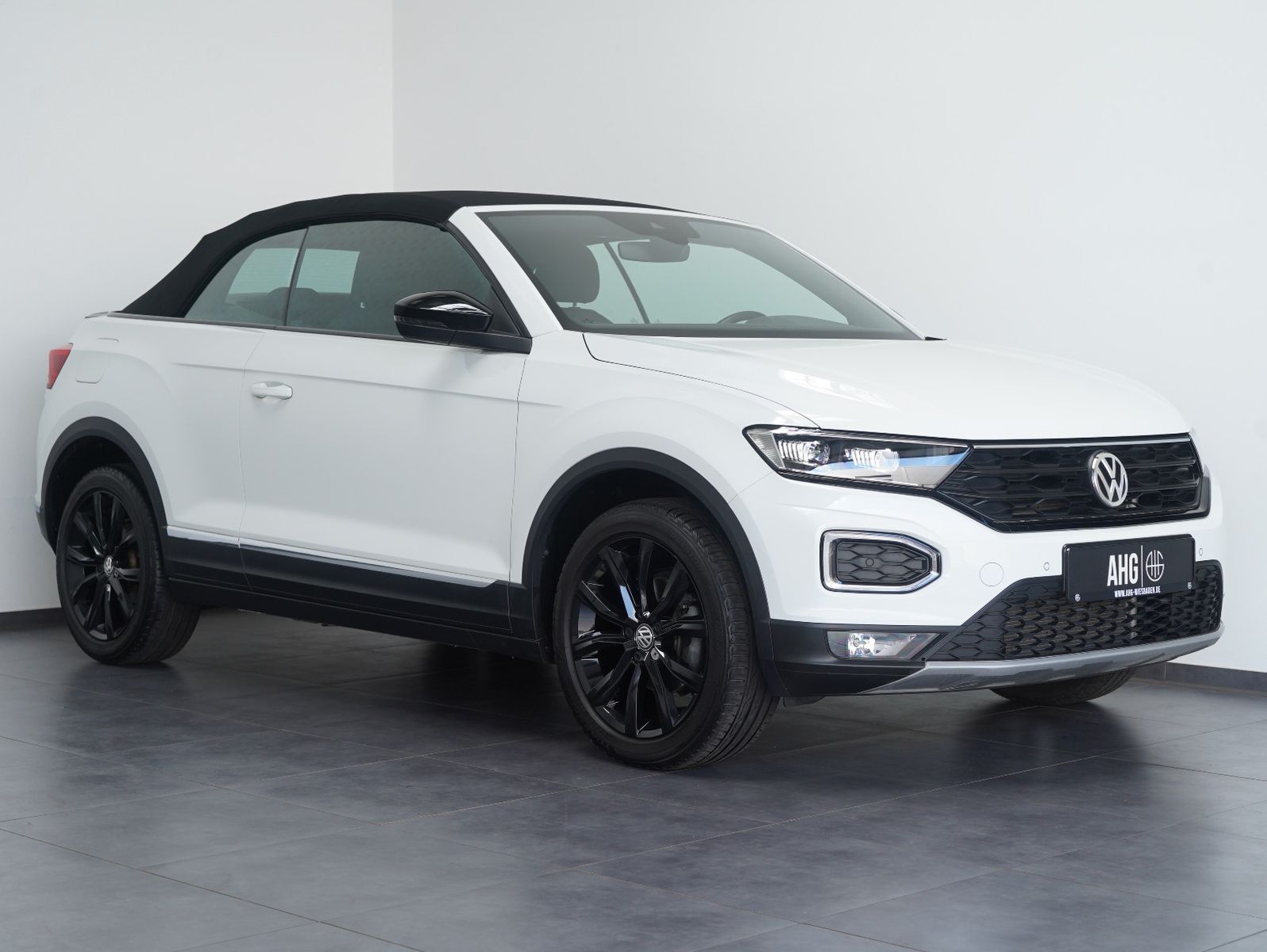 Fahrzeugabbildung Volkswagen T-Roc Cabriolet 1,5 TSI DSG Black Style NAVI/AHK