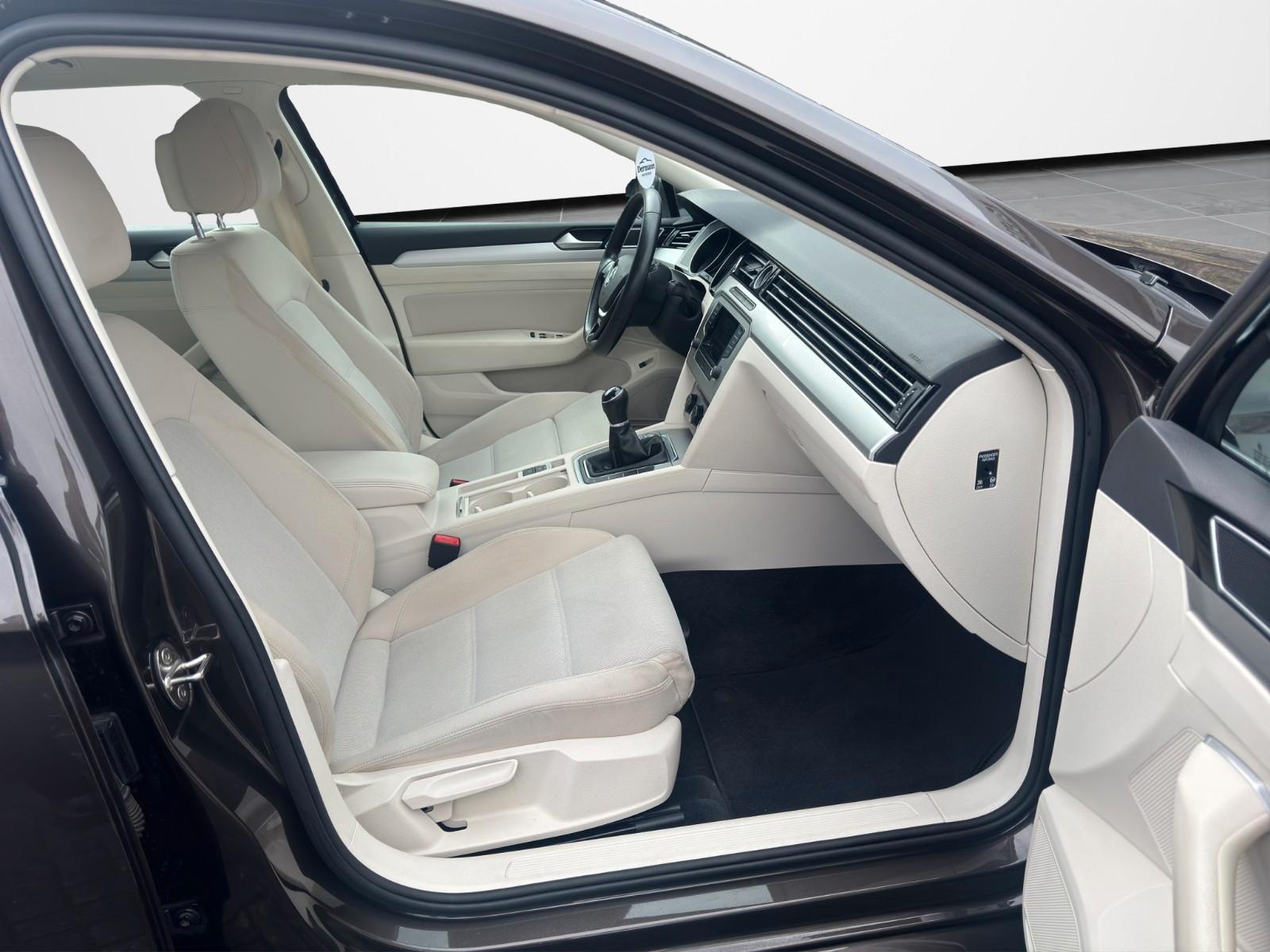 Volkswagen Passat Variant Comfortline*PDC*ACC*1.HAND*SITZH.