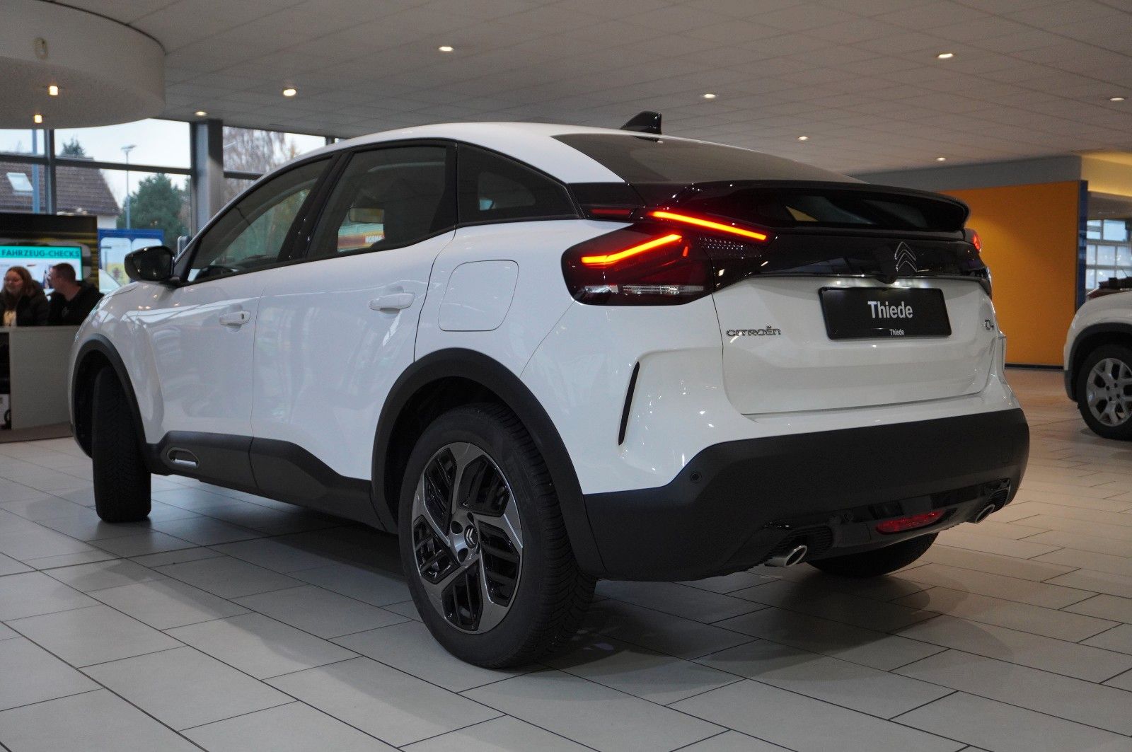 Fahrzeugabbildung Citroën C4 Lim. 1.2T PLUS NAVI/LED/KAMERA/SPORT /VIR/DAB