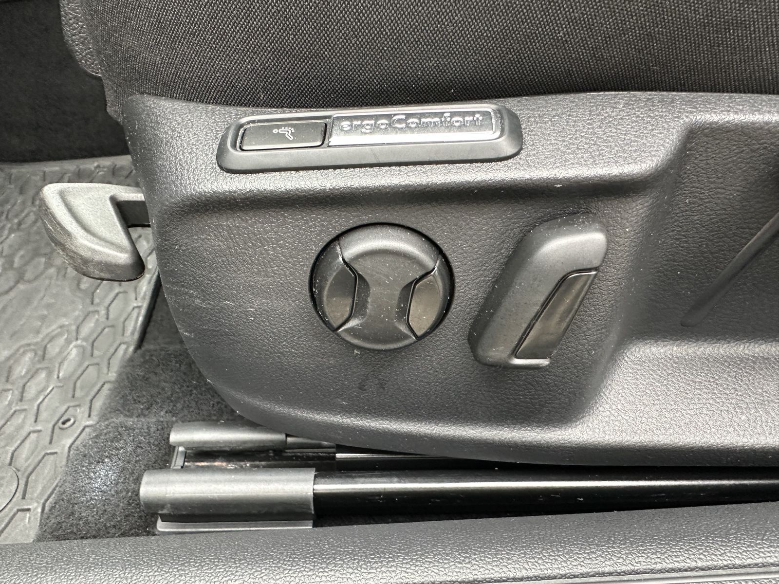 Fahrzeugabbildung Volkswagen Passat Variant GTE NAV+LED+PANO+AHK+STANDHEIZUNG