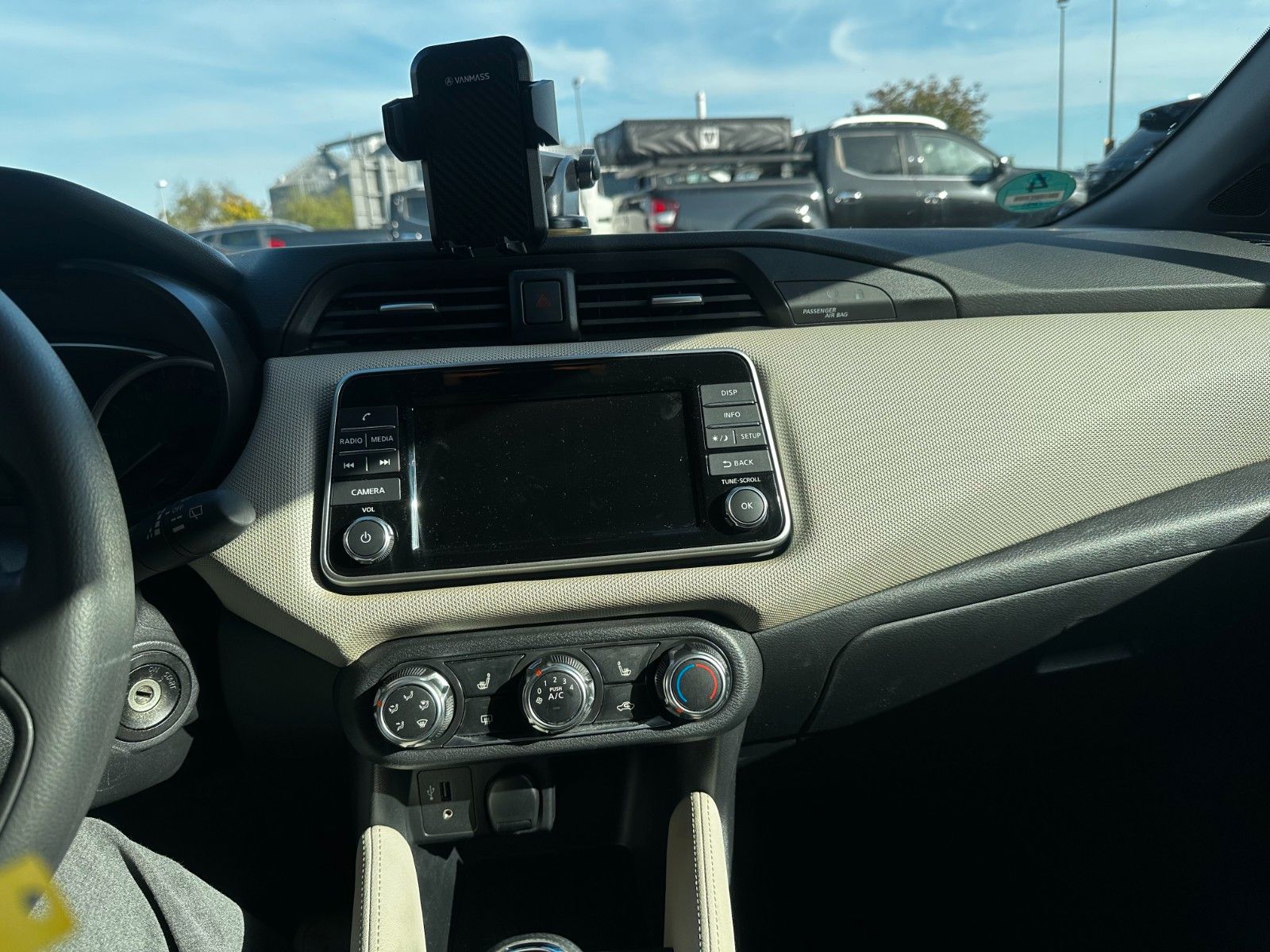 Fahrzeugabbildung Nissan Micra 1. Hand,  Alufelgen, Klima, Sitzhzg.,