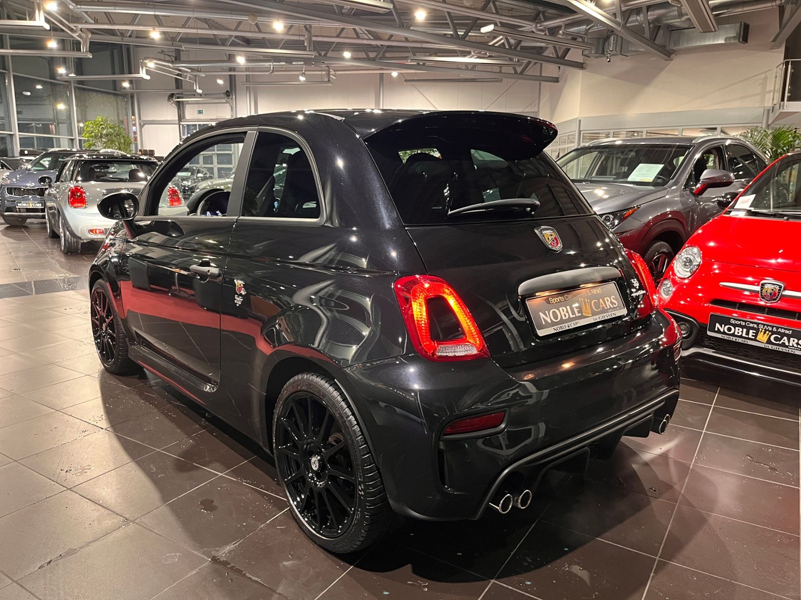 Fahrzeugabbildung Abarth 595 Competizione BI-XEN NAV DAB PDC 17"