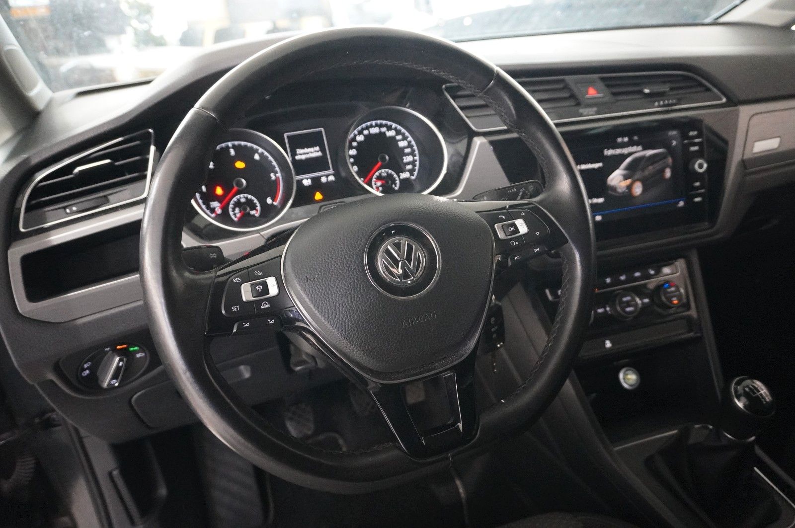 Fahrzeugabbildung Volkswagen Touran 1.6 TDI COMFORTLINE 7-SITZER ACC/SHZ/AHK