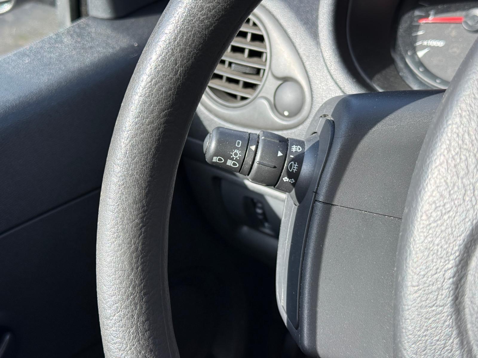Renault Clio 2010 — photo 15