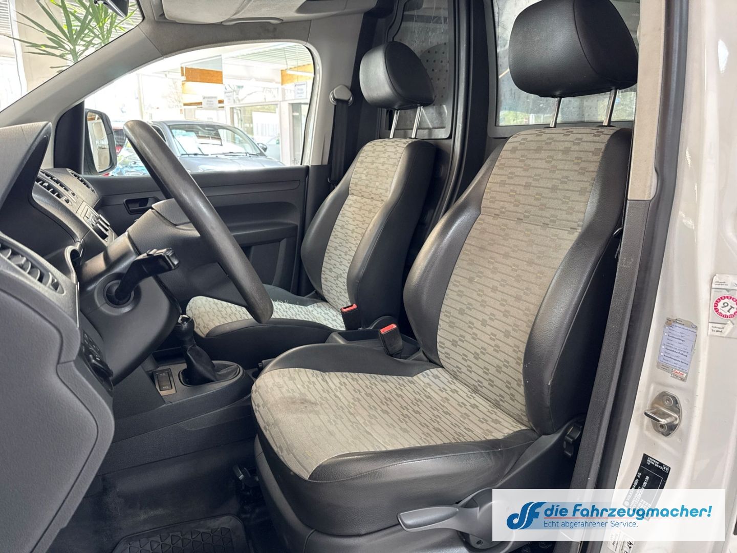 Fahrzeugabbildung Volkswagen Caddy Kasten TÜV 09/26 AHK Klimaauto *EXPORT