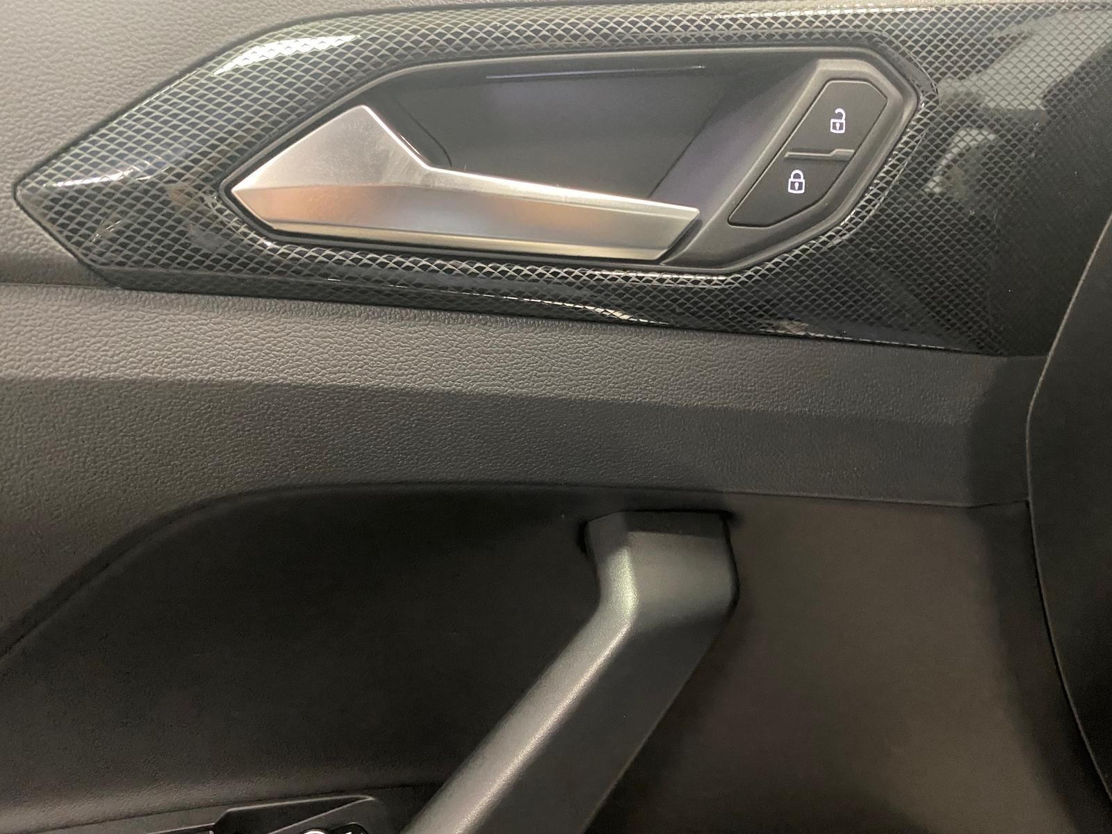 Fahrzeugabbildung Volkswagen T-Cross 1.0 TSI DSG R-Line BLACKSTYLE+MATRIX+AHK