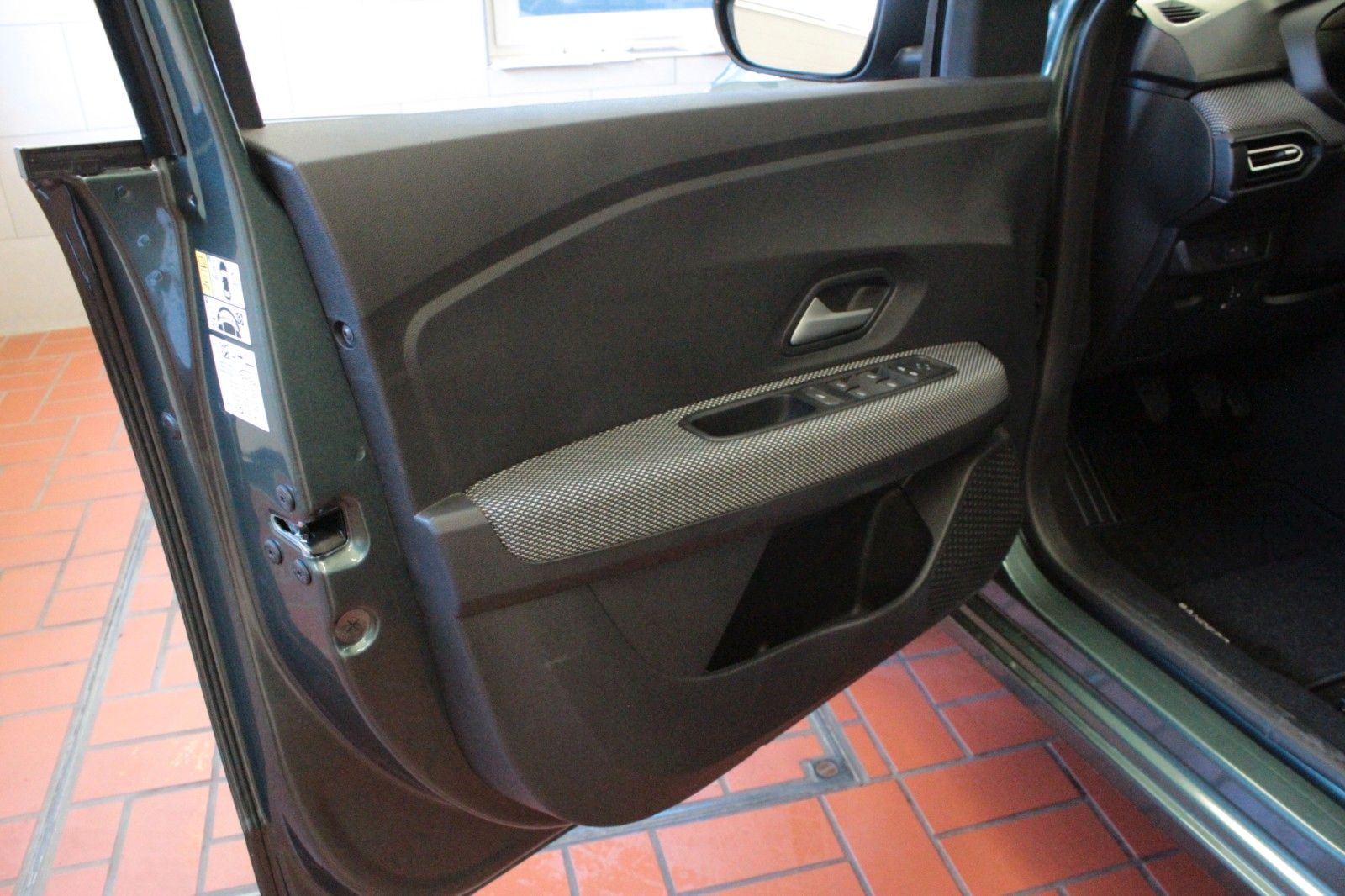 Fahrzeugabbildung Dacia Sandero TCe 100  ECO G Expression*Winterpaket*