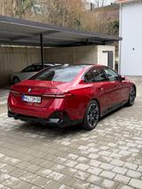 BMW 520d xDrive M Sport | ACC | AHK | Adapt. Fah - rote BMW 520